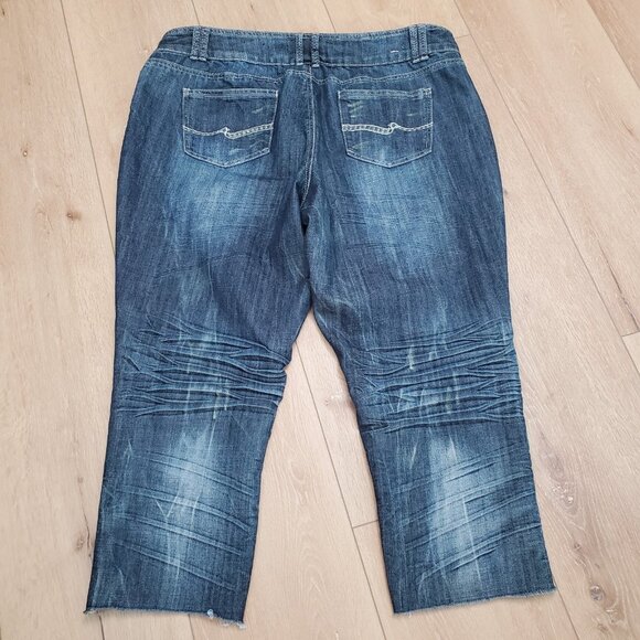 Almost Famous Plus Size 22 Distressed Capri Jeans Dark Wash Womens Stretch Faded - Picture 2 of 13